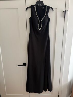 NWOT B&A by Betsey and Adam - Black Embellished V-Neck Evening Gown SZ 6